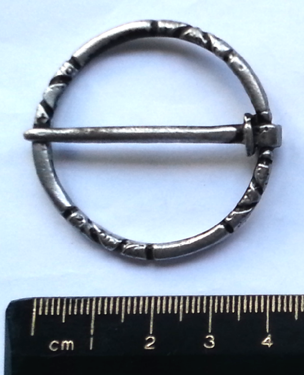 Ring brooch 2025