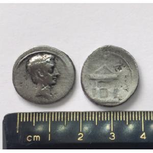 No 546 Roman Denarius of Octavian or Augustus Image